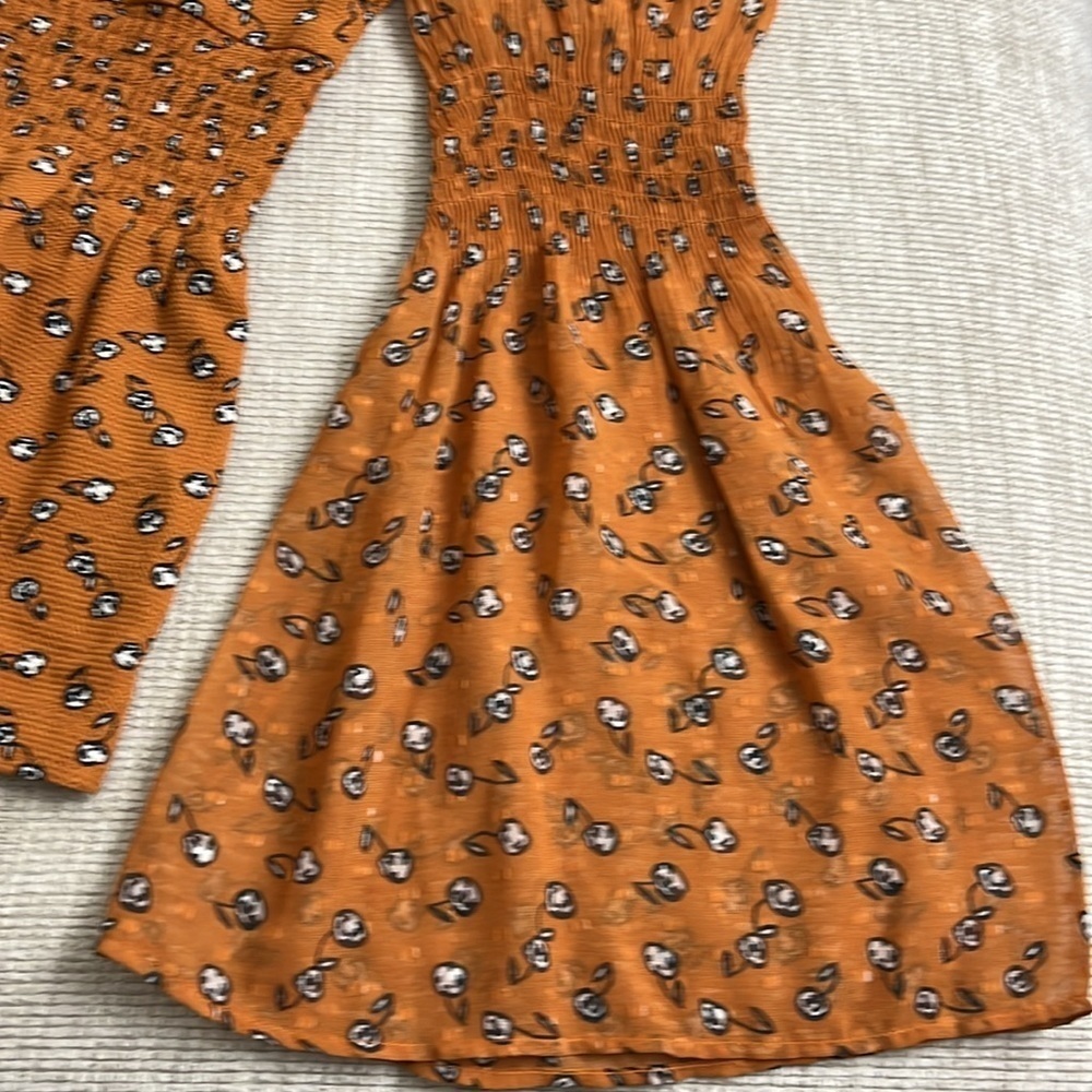 ⭐️ NWT- French Connection brown floral long bell-sleeved smocked blouse- small - Picture 6 of 12
